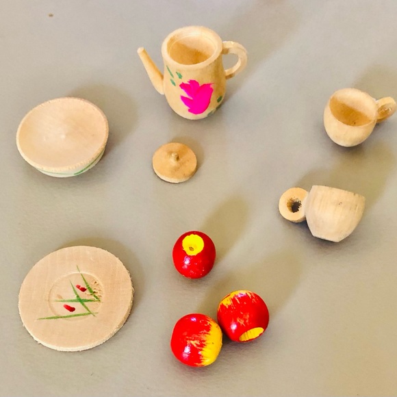 NEW Miniature Wood Table and Tea Set ~ Vintage - Picture 3 of 8